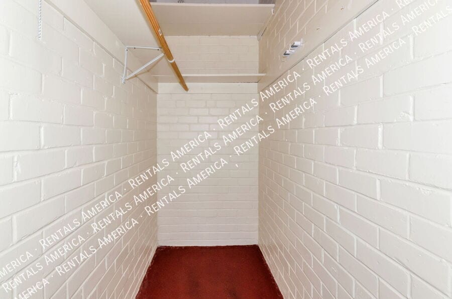 Building Photo - 947 N Alvernon Way