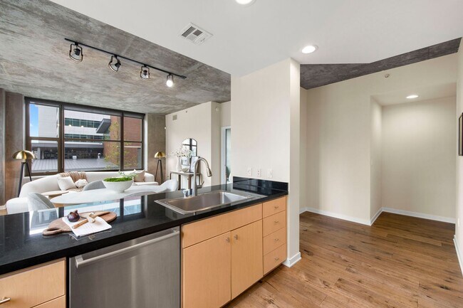 Building Photo - 2 Bed/2 Bath Luxury Condo at The Bond