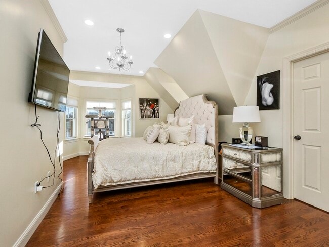 Building Photo - 50 Rowe St