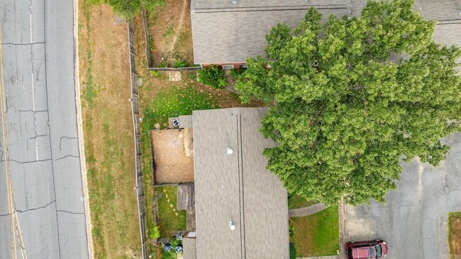 Building Photo - 200 Pine Forest Dr