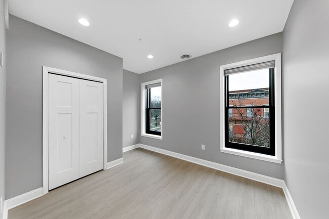 Building Photo - 560 Madison Ave