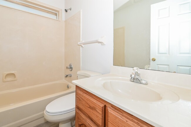 Building Photo - 9720 Lakeland Hills Cove
