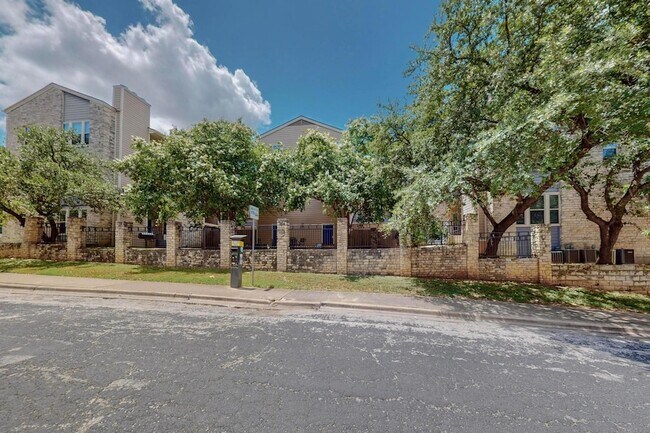 Building Photo - 2414 Longview St