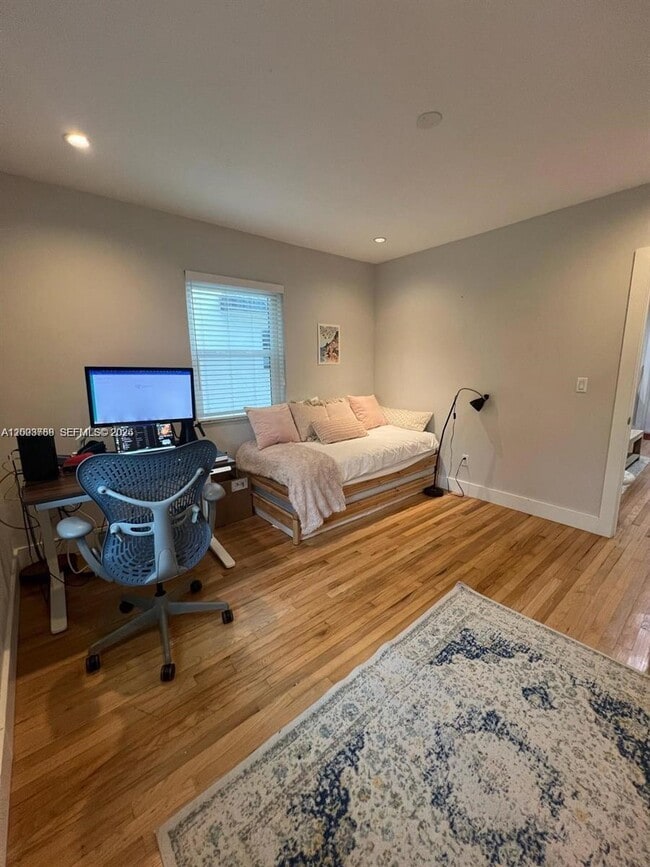 Building Photo - 685 SW 19th Rd