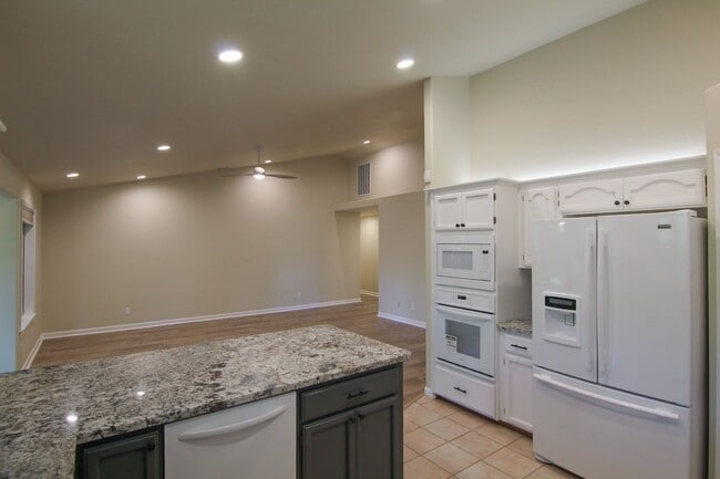 Building Photo - Beautifully Remodeled 4 Bedroom Home!