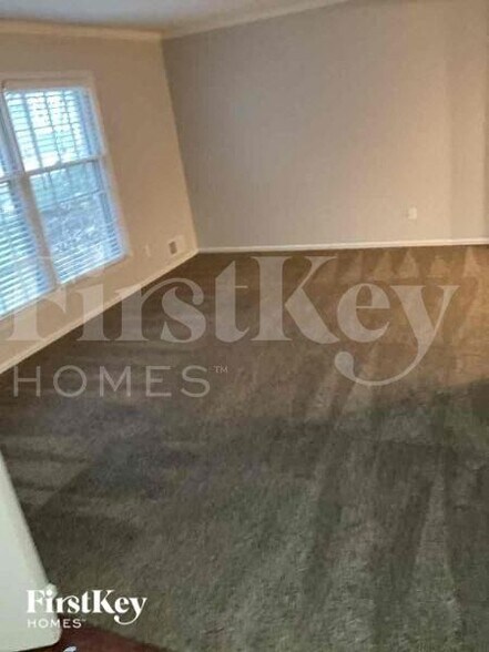 Building Photo - 9955 Melrose Dr