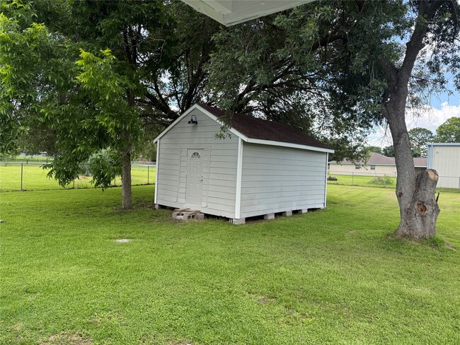 Building Photo - 8926 Courtney Dr