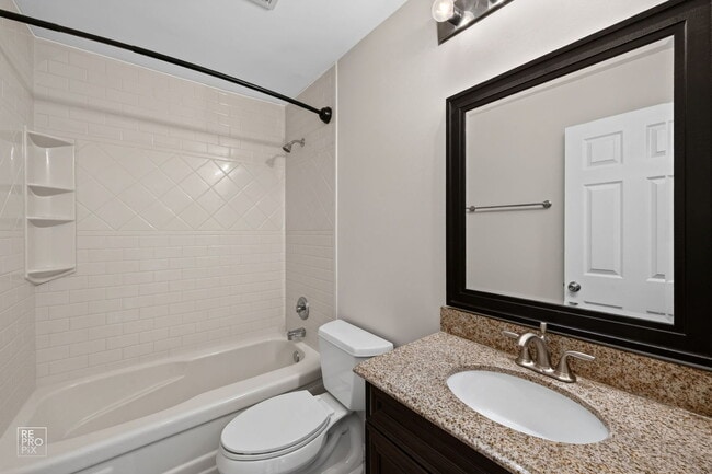 Building Photo - 268 Southwicke Dr