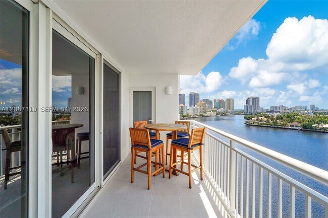 Building Photo - 511 Bayshore Dr