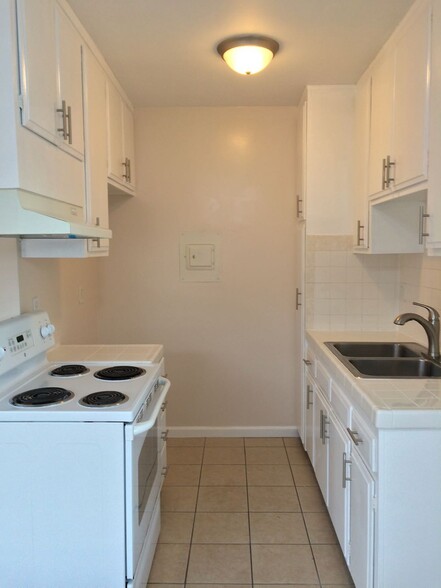 Building Photo - 2635 5th St