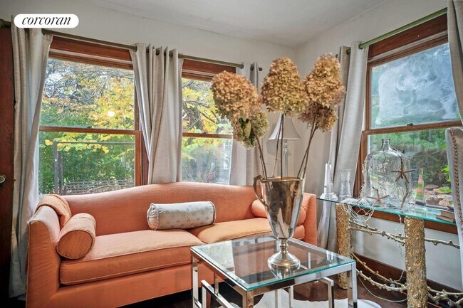 Building Photo - 2976 Noyack Rd