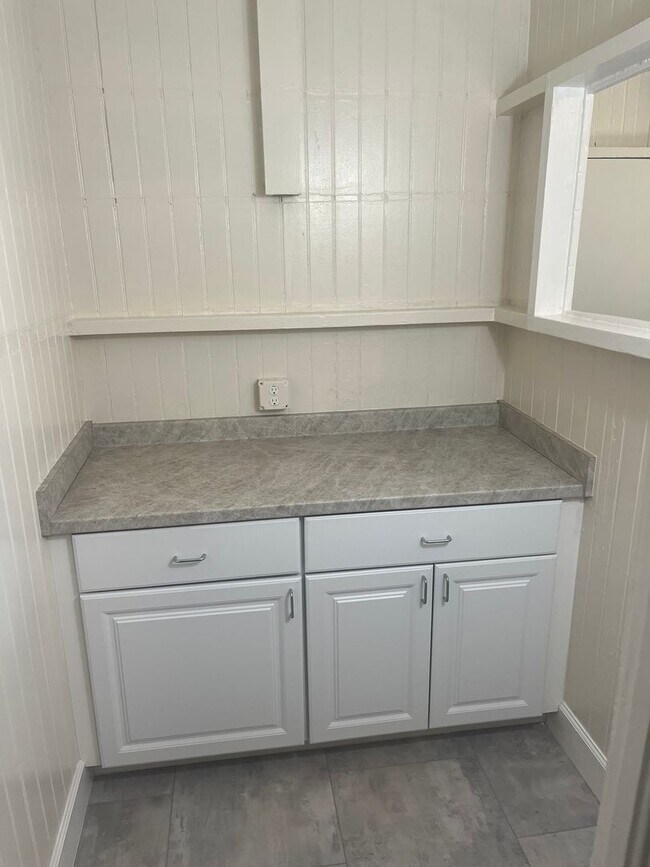 Building Photo - Newly Remodeled 2 Bedroom in Lower Pacific Heights. Washer/Dryer. Open House Sat/Sun 12-1 PM*