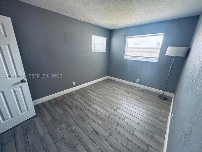 Building Photo - 3070-3072 NW 12th Ct