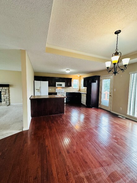 Building Photo - 813 Glenview St
