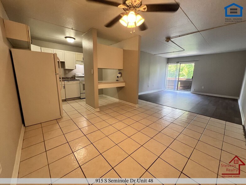 Building Photo - 915 S Seminole Dr
