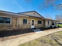 Building Photo - Charming 2-Bed Townhouse in St. Louis Park - Your Cozy Home Awaits!