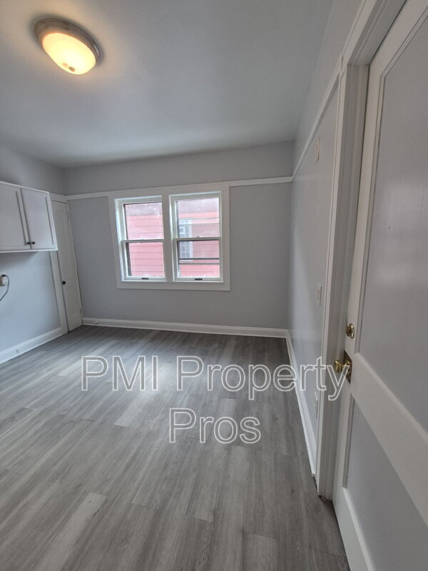 Building Photo - 2517 W Hadley St