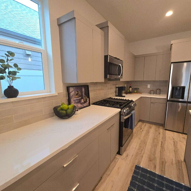 Building Photo - Beautiful, bright and brand NEW!