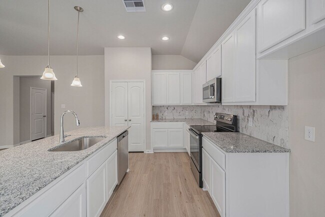 Building Photo - COMING JUNE 2026 LIKE NEW --- Stunning 4 bedroom home In Lake Conroe Hills
