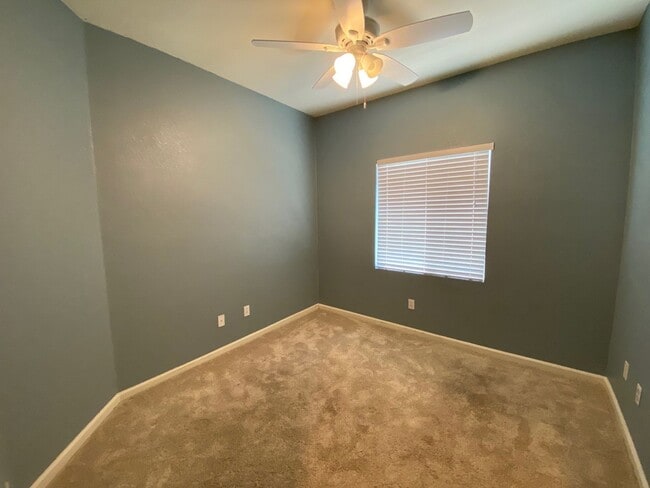 Building Photo - Charming 3 Bedroom 2 Bath Home in Elk Grov...