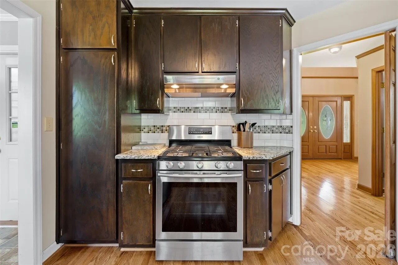 Building Photo - 3010 Eaker Dr