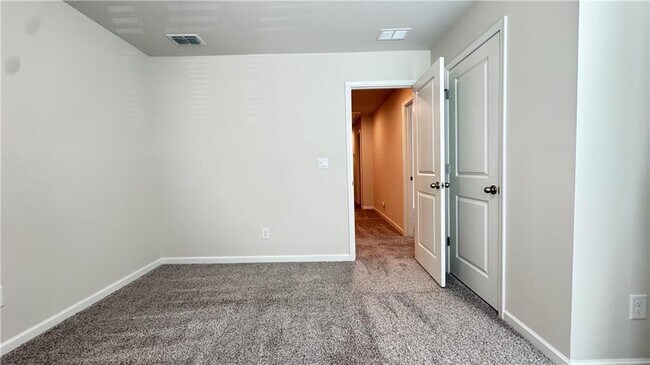 Building Photo - 282 Timberland Ave