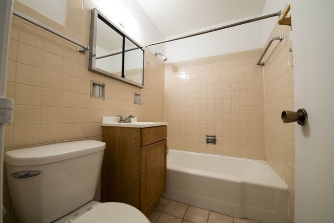 Building Photo - 304 East 147th