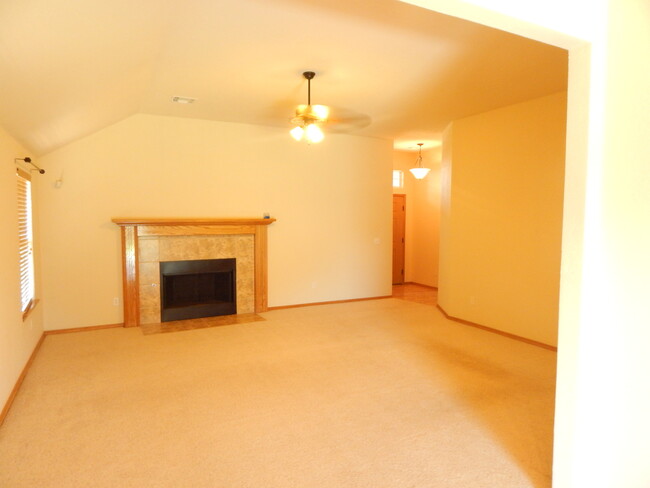 Building Photo - Great Home in Edmond School District + Ref...
