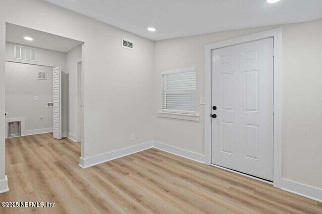 Building Photo - 10856 Hawaii Dr S