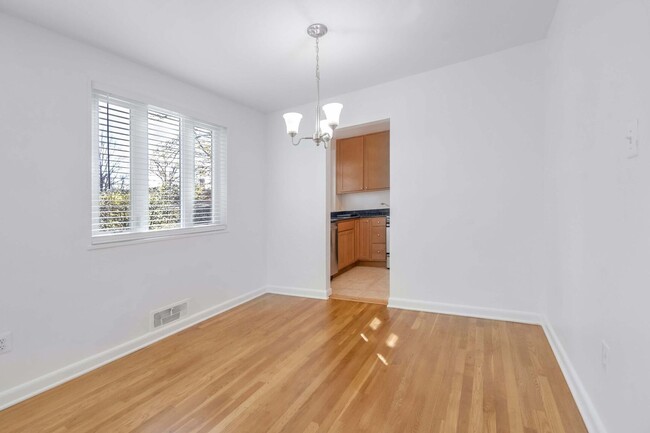 Building Photo - Renewed Spacious Condo in Parkside - Bethe...