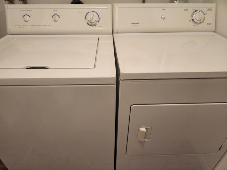 Building Photo - 188 Grove Ave