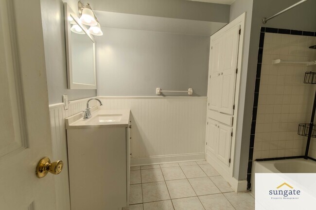 Building Photo - 414 Elrino St