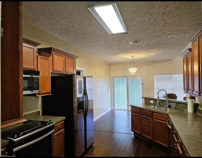 Building Photo - 3213 Hidden Creek Dr