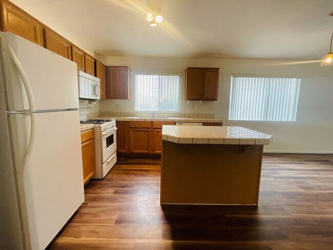 Building Photo - Coming Soon: Fantastic 3 Bedroom Home in S...