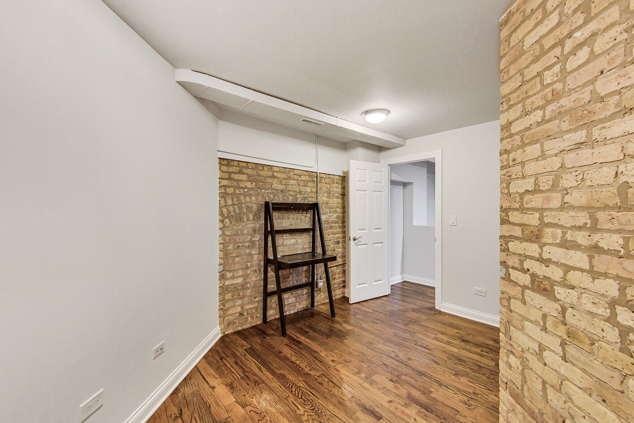 Building Photo - 1802 N Sheffield Ave