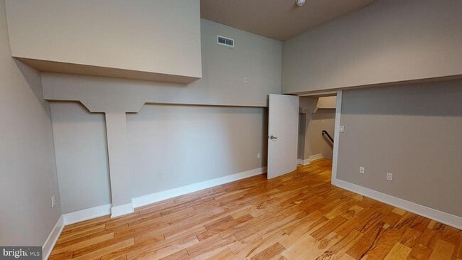 Building Photo - 2701 W Girard Ave