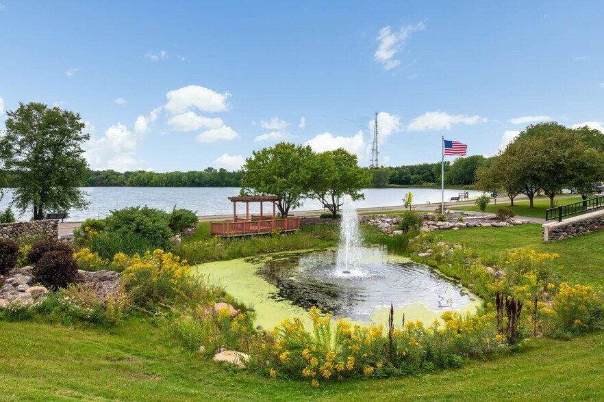 Fountain at Parker's Lake - 14710 13th Ave N