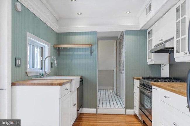 Building Photo - Enchanting Fells Point SFH 2bd/1.5ba w/ CAC, Modern Features, W/D and more! Available 3/1