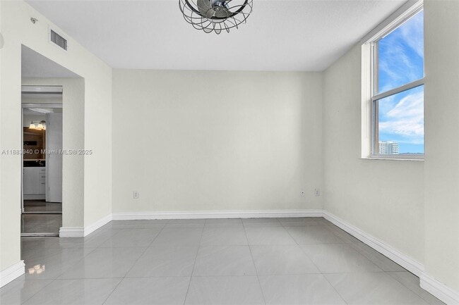 Building Photo - 1625 Kennedy Cswy
