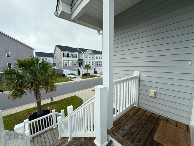 Building Photo - Move In Ready Townhome in Marshview Commons