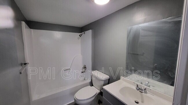 Building Photo - 1343 N Gulick Ave