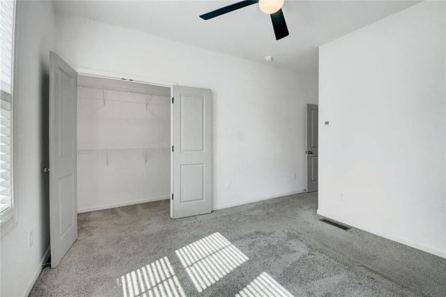 Building Photo - 900 Brees Ct