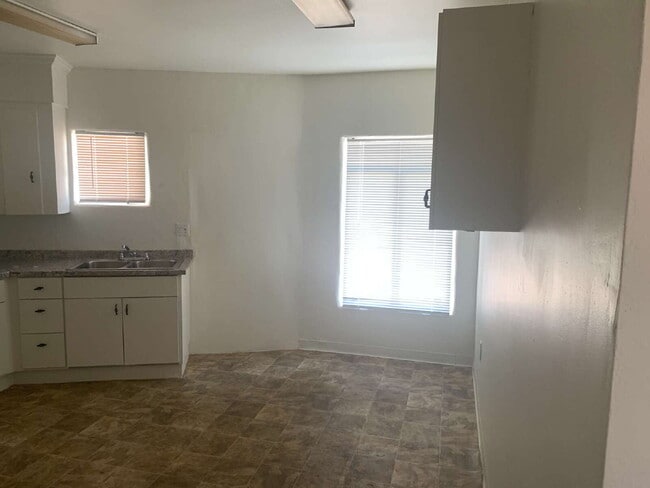 Building Photo - "Cozy Desert Oasis: Charming 2-Bed, 2-Bath...