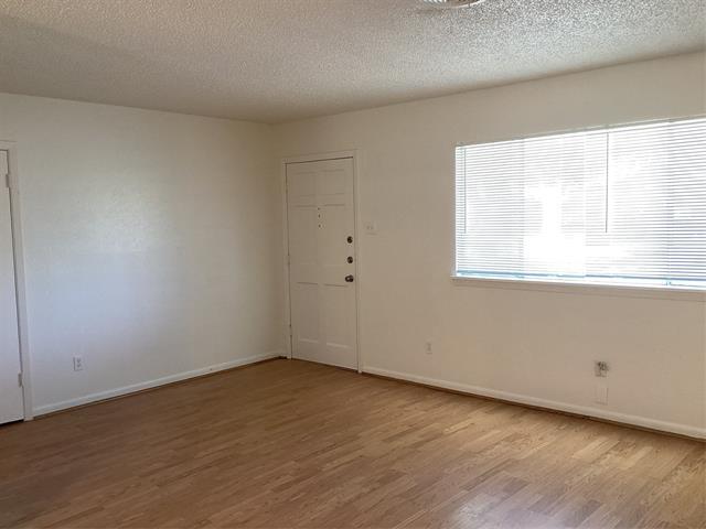 Building Photo - 2020 Robinwood Dr