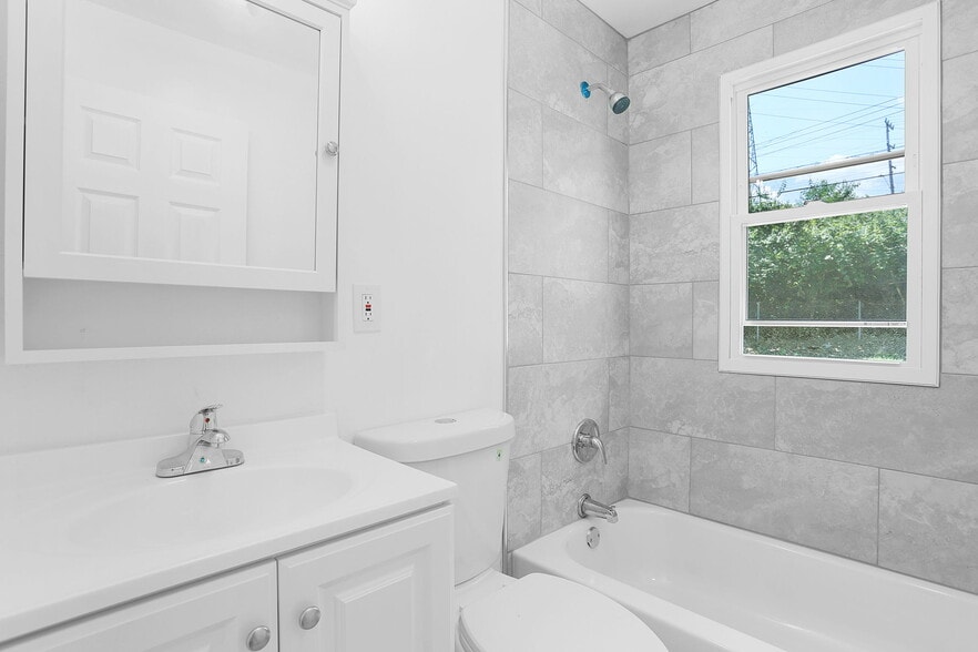 Building Photo - 7552 Mallard Dr
