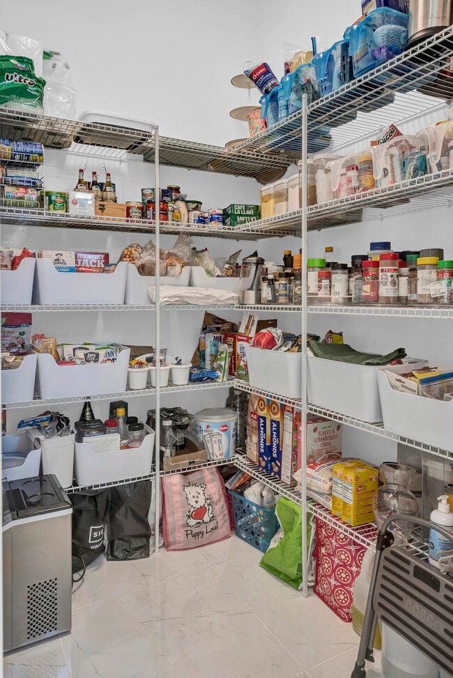 Building Photo - 5320 St Armands Way