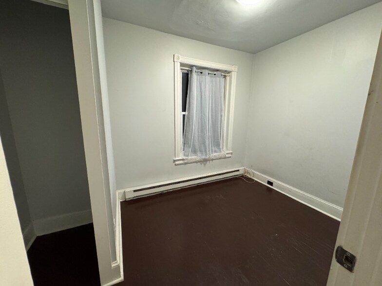 Building Photo - 71 S 6th Ave