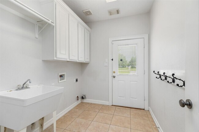 Building Photo - 19907 Stone Lake Cir