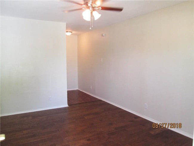 Building Photo - 2206 W Hickory St