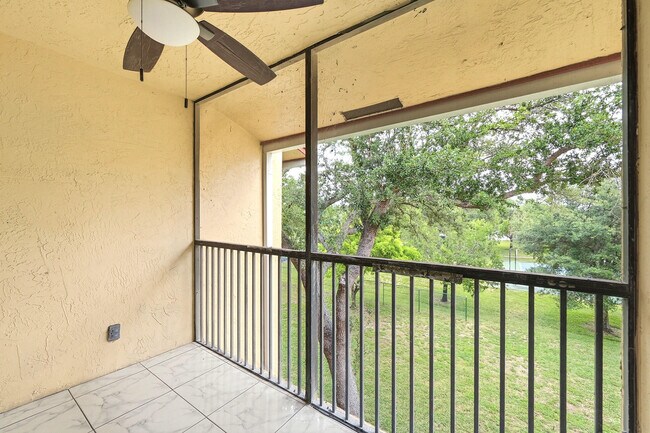 Building Photo - 2039 Coral Ridge Dr